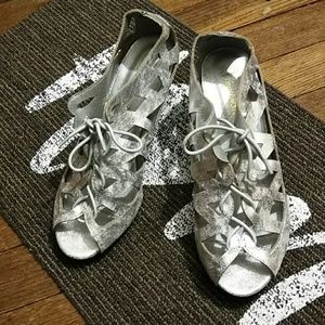 Silver Heeled, Laced Shoes 🚦